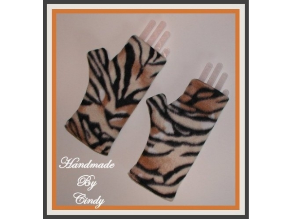 gloves with tiger print