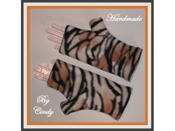 tiger fingerless gloves
